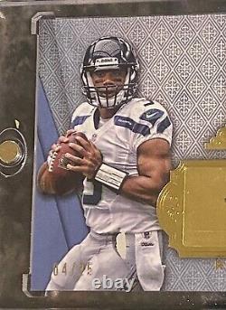 2012 RC Russell Wilson Topps Supreme Blue Relic & Auto Card SAR-RW 4/25