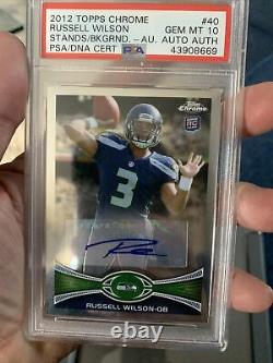 2012 Topps Chrome #40 Russell Wilson RC Rookie AUTO Stands In Background PSA 10