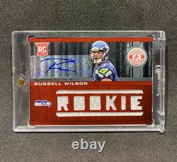 2012 Totally Certified RUSSELL WILSON Rookie Jersey Patch Auto /199 RC