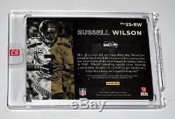 2015 Panini Black Gold Sizeable Signatures Russell Wilson Auto Jersey Card #2/10
