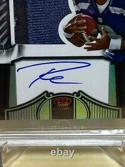 RUSSELL WILSON 2012 CROWN ROYALE SILVER HOLOFOIL BGS 9 with 10 AUTO JERSEY ROOKIE