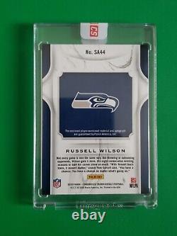RUSSELL WILSON 2019 Crown Royale Silhouette Patch Auto /25 Encased Seahawks