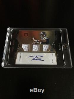 Russell Wilson Rookie Patch Booklet/Auto Lot